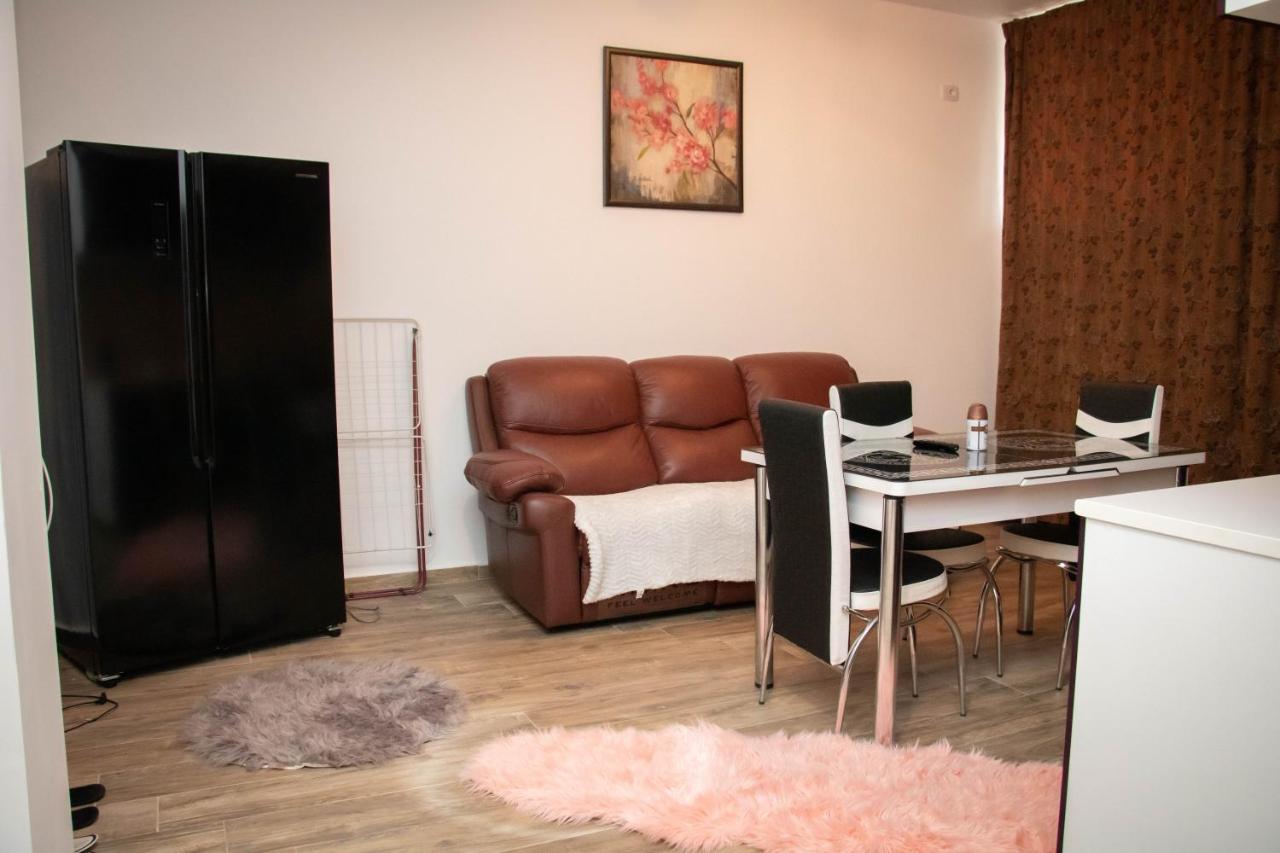 Apartament Capitala Militari Rosu Екстер'єр фото