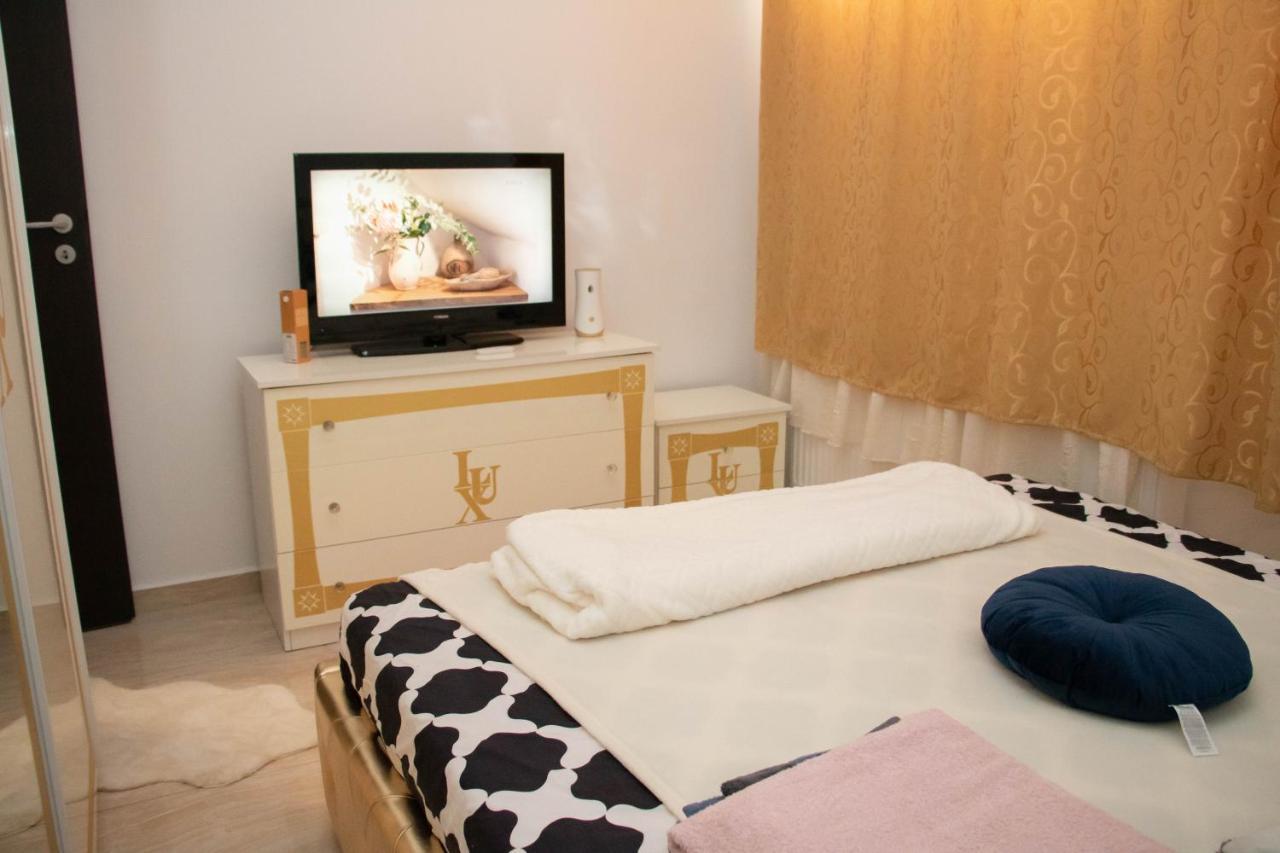 Apartament Capitala Militari Rosu Екстер'єр фото