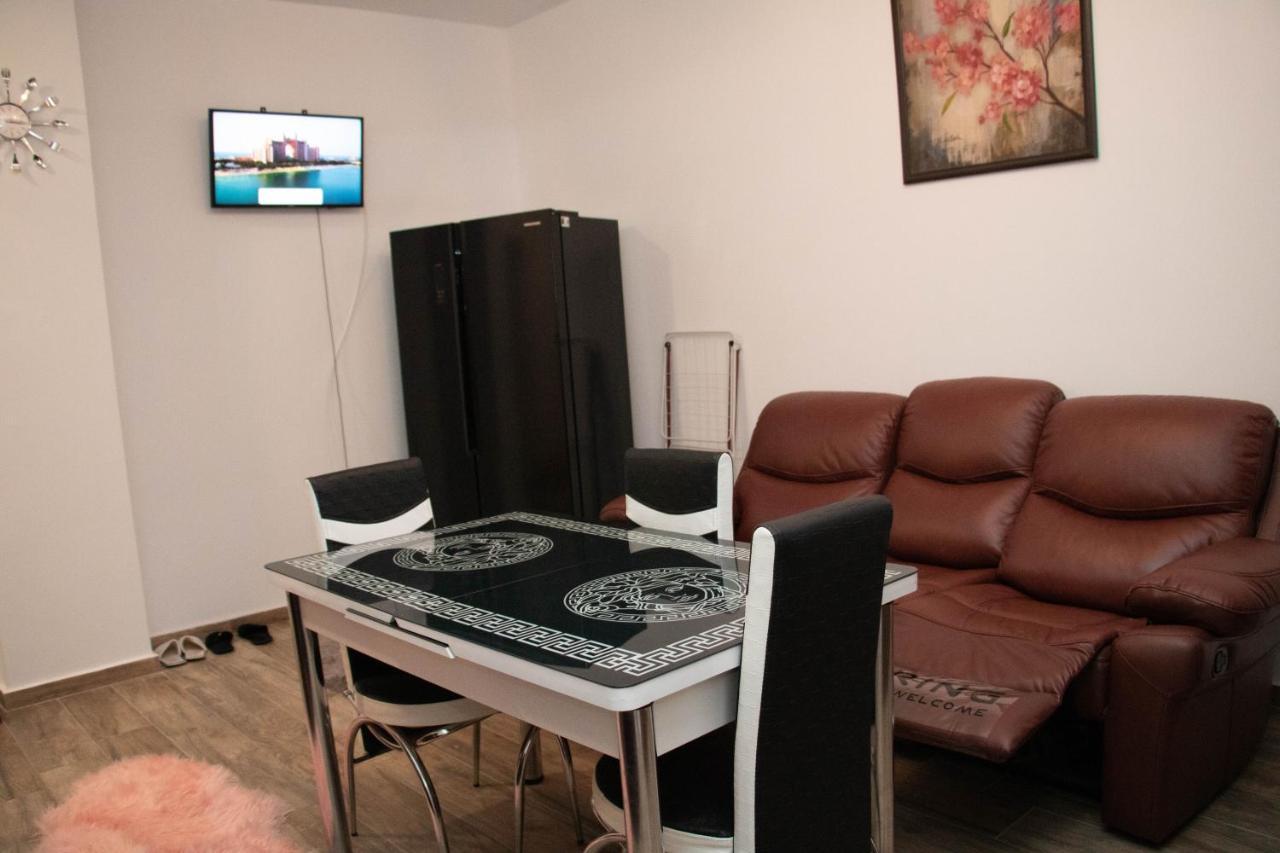 Apartament Capitala Militari Rosu Екстер'єр фото