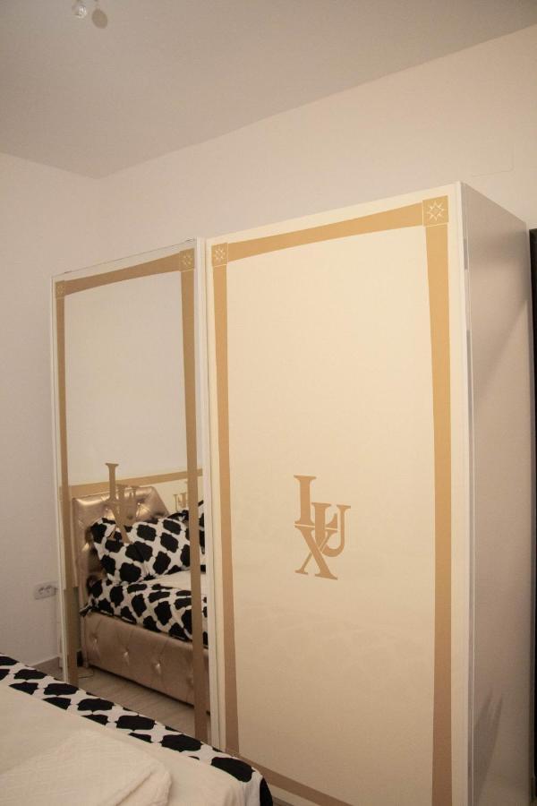 Apartament Capitala Militari Rosu Екстер'єр фото