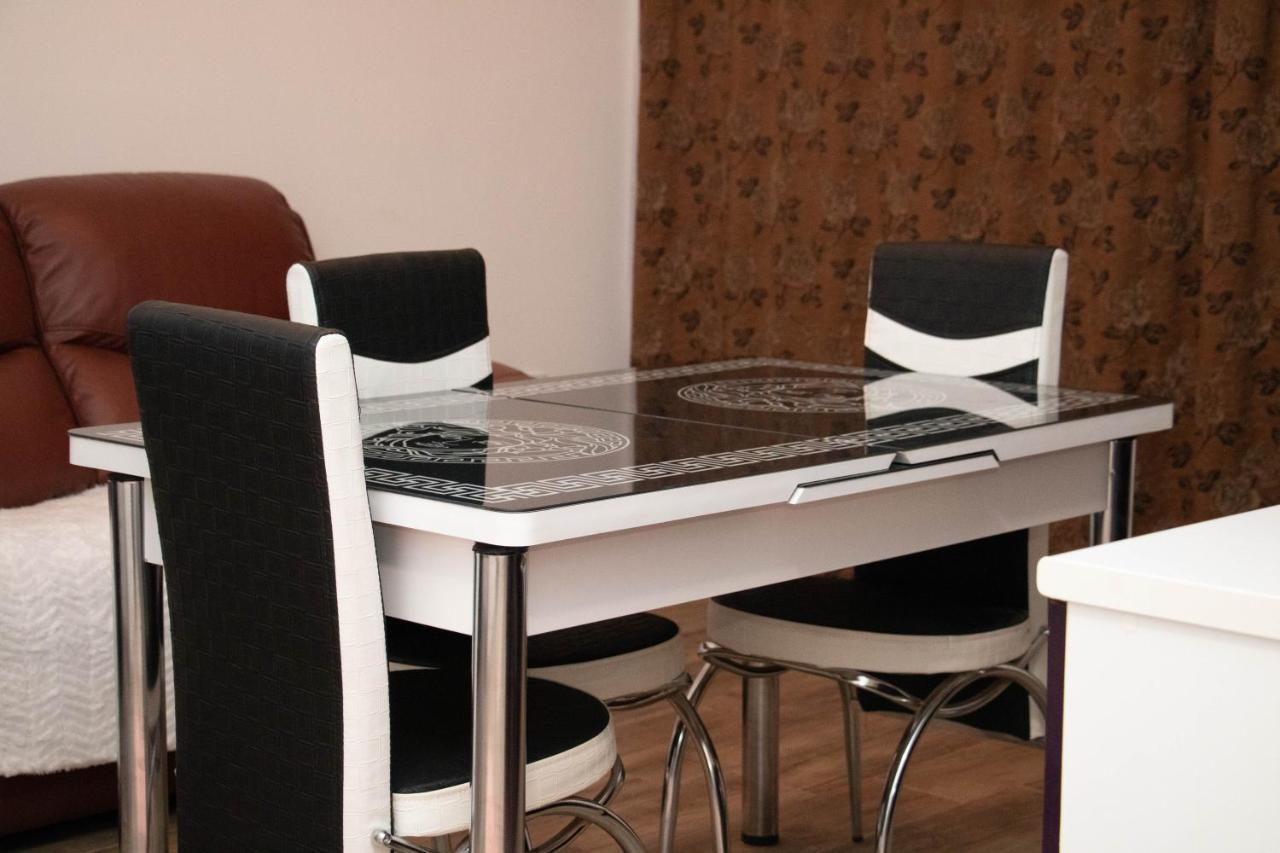 Apartament Capitala Militari Rosu Екстер'єр фото
